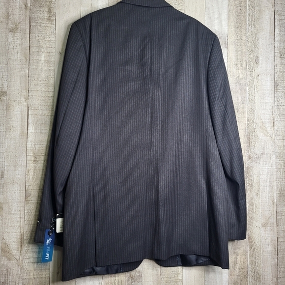 Marc Ecko Gray Pinstripe Blazer. 44L/38W. - Picture 8 of 16